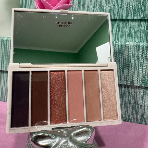 Laura Geller Other - Laura Geller Eyeshadow Palette with Rich Browns and Shimmering Golds